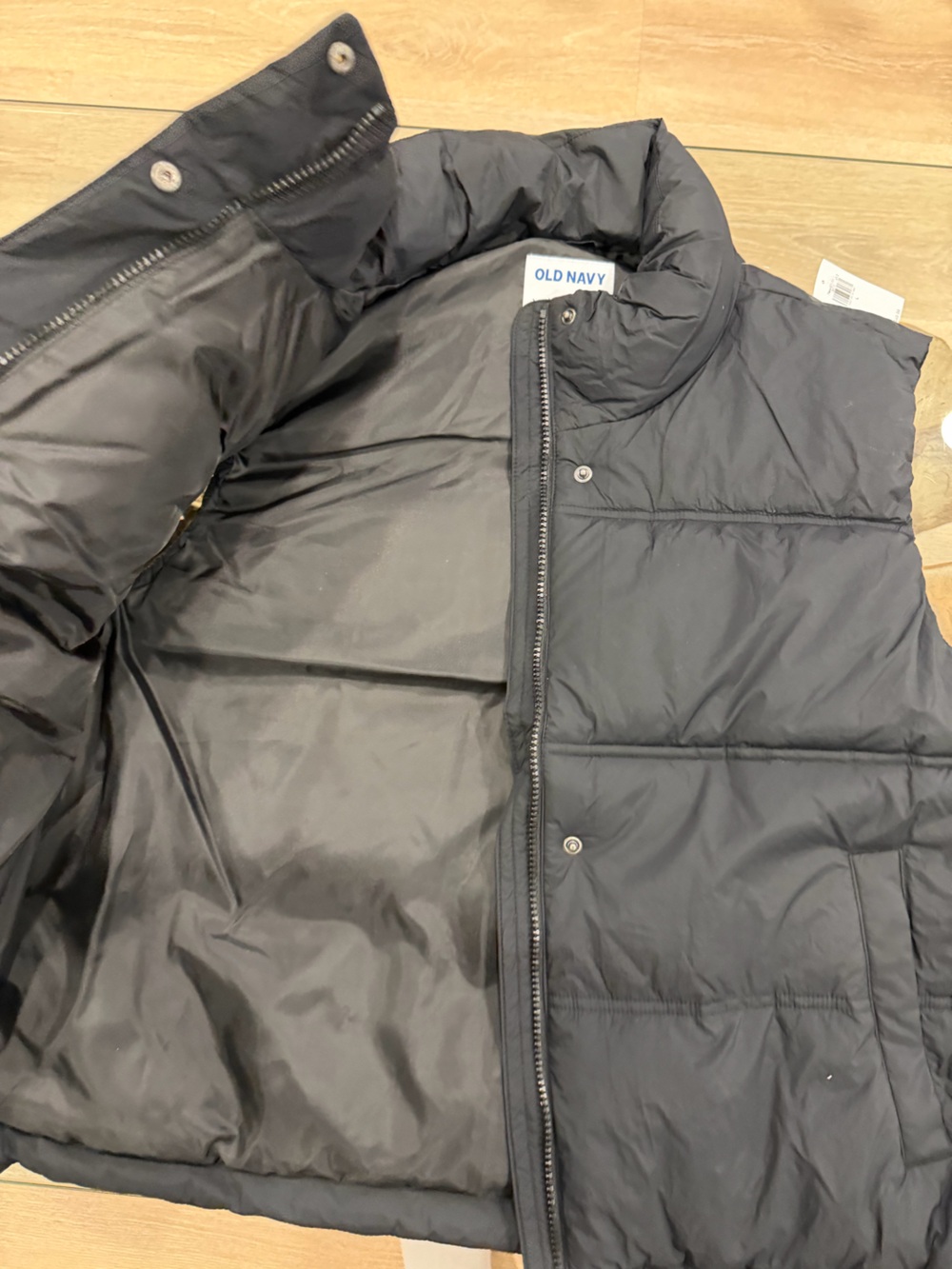 NWT Old Navy puffer vest - Picture 2 of 3